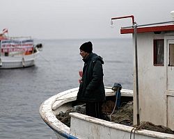 Τρακτέρ και καΐκια γέμισαν την παραλία Θεσσαλονίκης – εικόνες από το λιμάνι